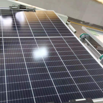 un panel solar de celda de corte medio de poliuretano 370w 