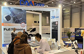 DAH solar asiste a RENEO en Hungría con el módulo fotovoltaico de pantalla completa
